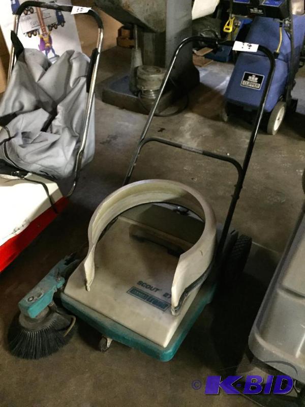 lot 14 image: Tennant Scout 27 manual floor sweeper....