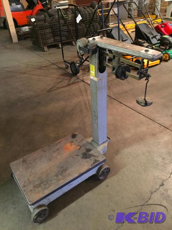 lot 144 image: Heavy duty platform scale....