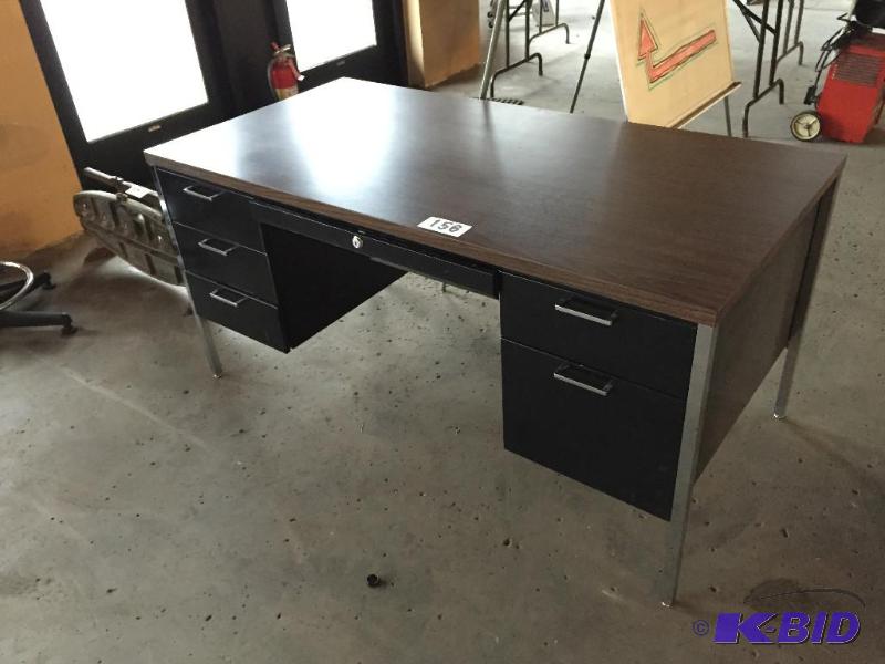 lot 156 image: Work desk....