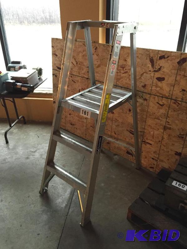 lot 161 image: Louisville safety step ladder platform....