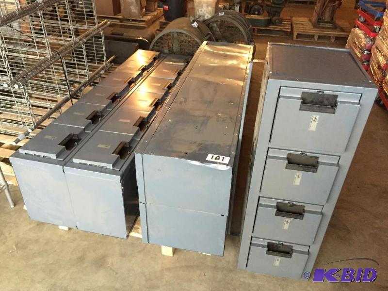 lot 181 image: Lot of hanging and upright locker units....