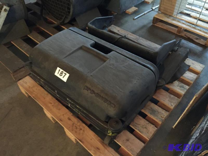 lot 187 image: 2 Pre-Sweep floor cleaner accessories....
