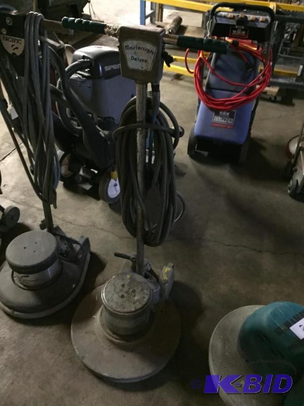 lot 20 image: Mastercraft Deluxe floor scrubber  buffer....