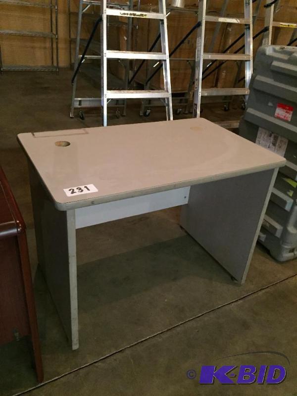 lot 231 image: Small desk unit....