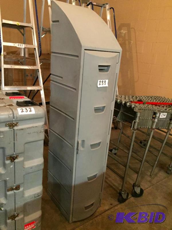 lot 233 image: Rubbermaid locker unit....