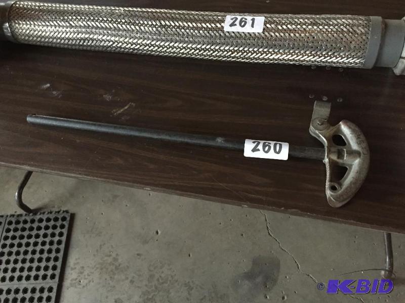 lot 260 image: 34 tubing bender....