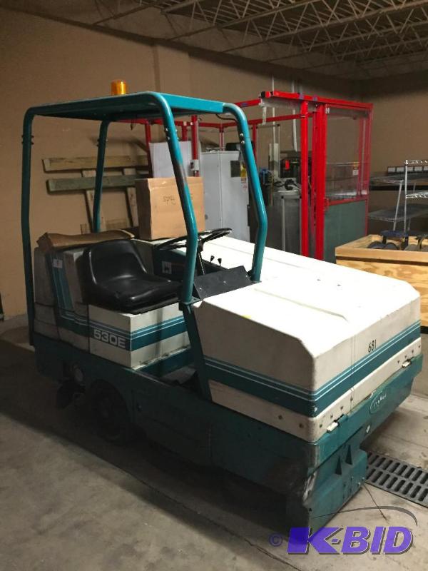 lot 5 image: Tennant 530E floor scrubber. Was told it runs...