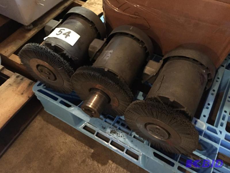 lot 54 image: Lot of 3 electric motors....