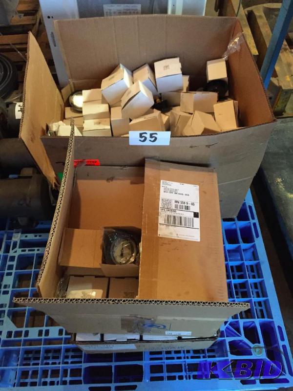 lot 55 image: 3 boxes of misc new pressure gauges....