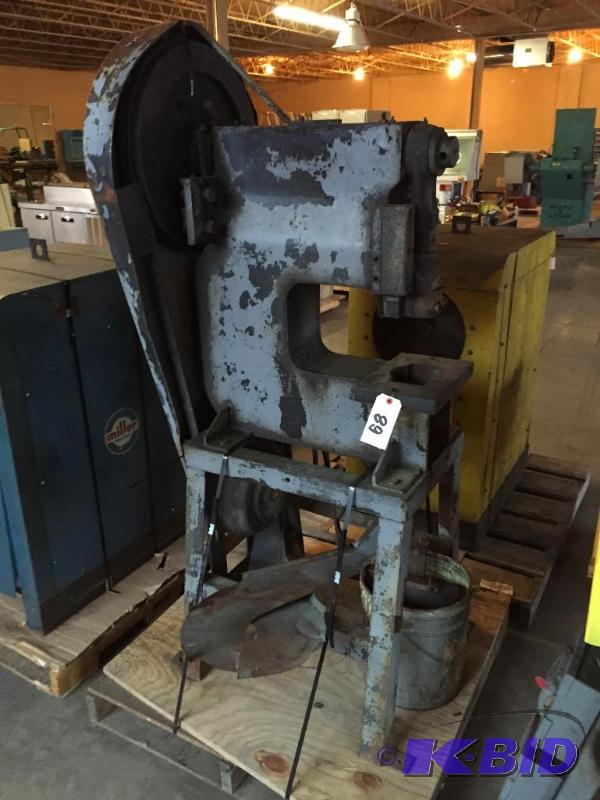 lot 68 image: Heavy duty Whitney Jensen punch press....