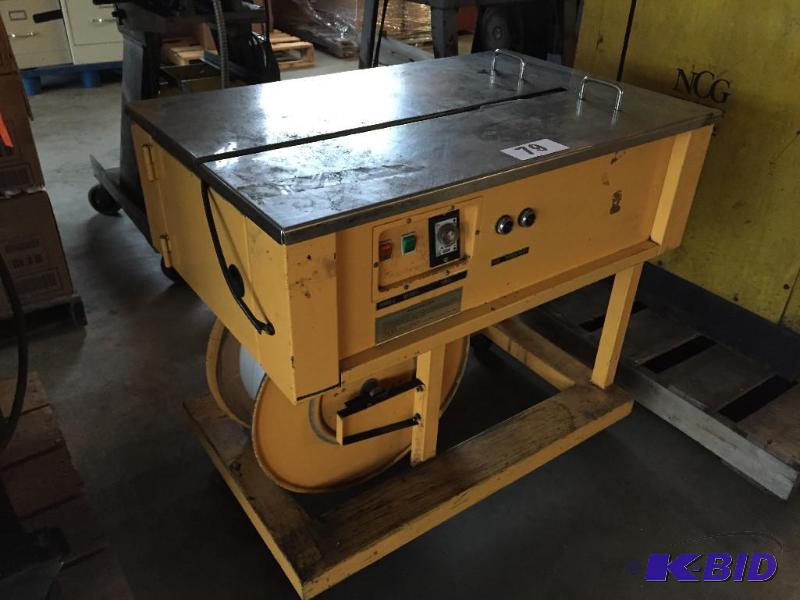 lot 79 image: Plastic banding box strapper machine....