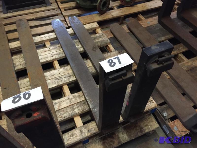 lot 87 image: Set of 2 matching forklift forks....