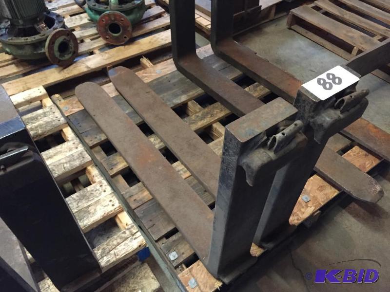 lot 88 image: Set of 2 matching forklift forks....