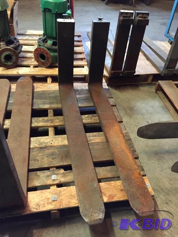 lot 89 image: Set of 2 matching forklift forks....