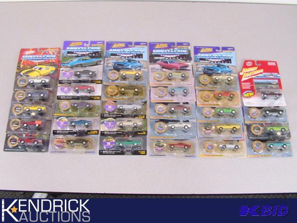 29 New Johnny Lightning Muscle Cars USA 164 Scale Die Cast Cars