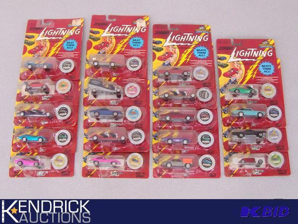 19 New Johnny Lightning The Challengers
