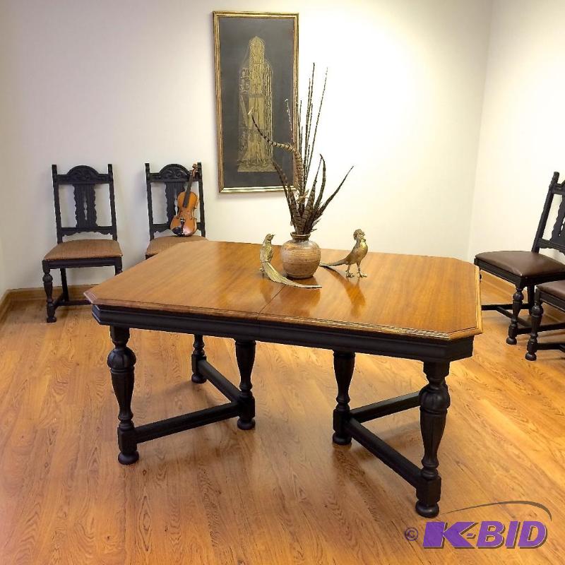 Large Dinning room table Excellent Condition with 6 carved chairs