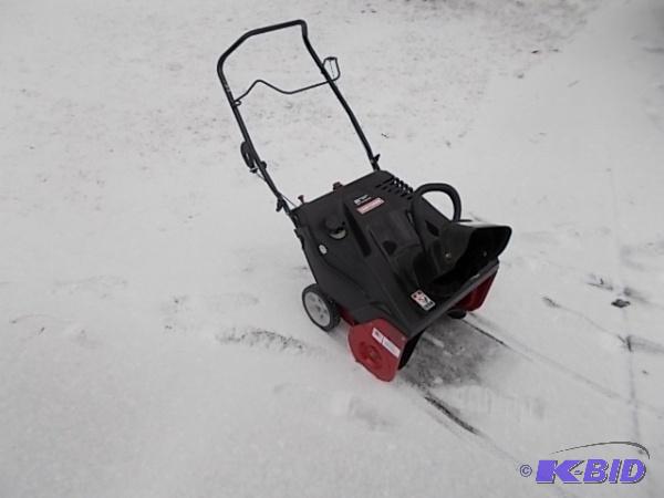 Craftsman single stage snow blower. Newer uni...