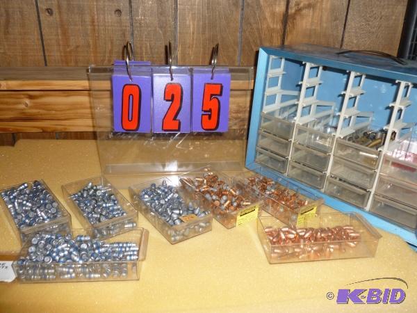 lot 25 image: Misc jacketed and cast .38357 bullets as sho...