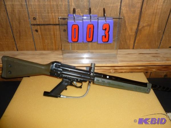 lot 3 image: Spyder .68 paintball gun with bolt upgrades. ...