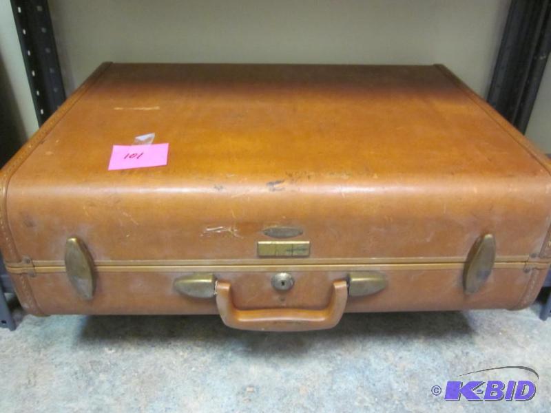 lot 101 image: Vintage leather suitcase.      ...
