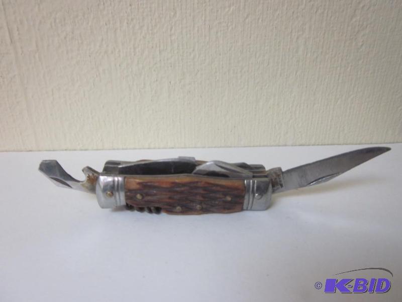 lot 23 image: Vintage small, all in one, pocket knife.  &nb...
