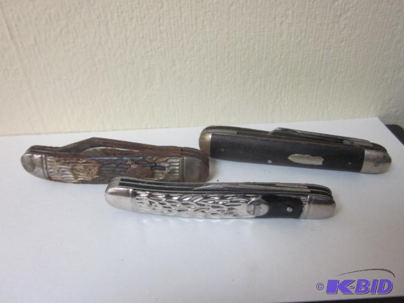 lot 25 image: Lot of (3) vintage pocket knives, some damage...