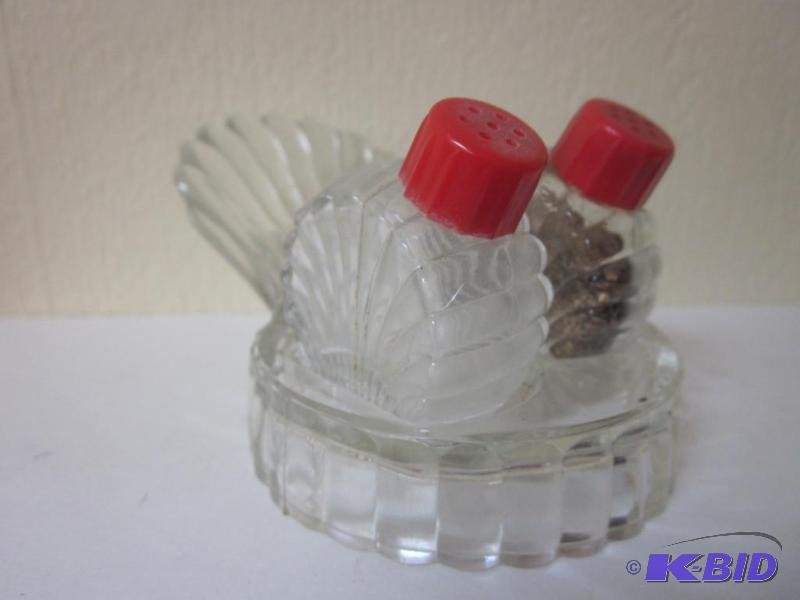 lot 76 image: Depression glass fan tail salt and pepper.  &...