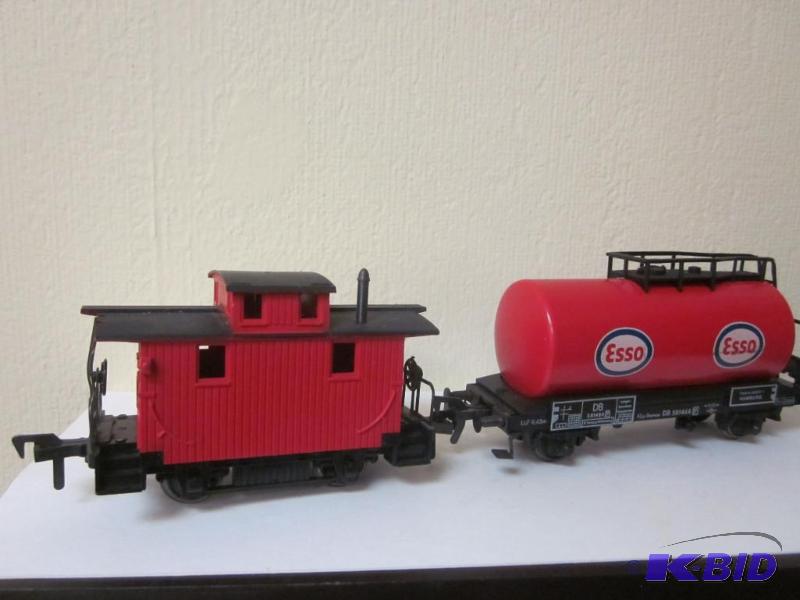 lot 80 image: Pair of HO Fleischmann trains Caboose #3316 a...