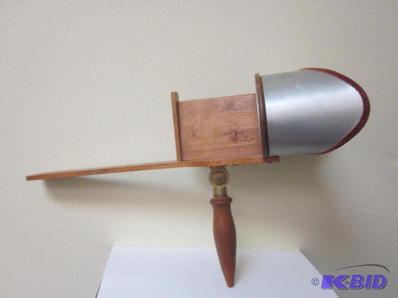 lot 90 image: Underwood and Underwood Circa 1904 viewing sl...