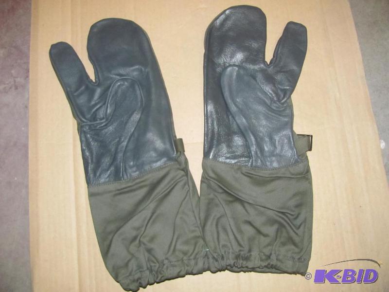 lot 58 image: These NEW STURM German Military Mittens with ...