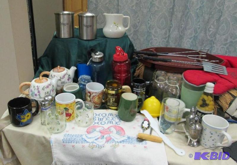 Sugar container, different kinds of coffee cu...