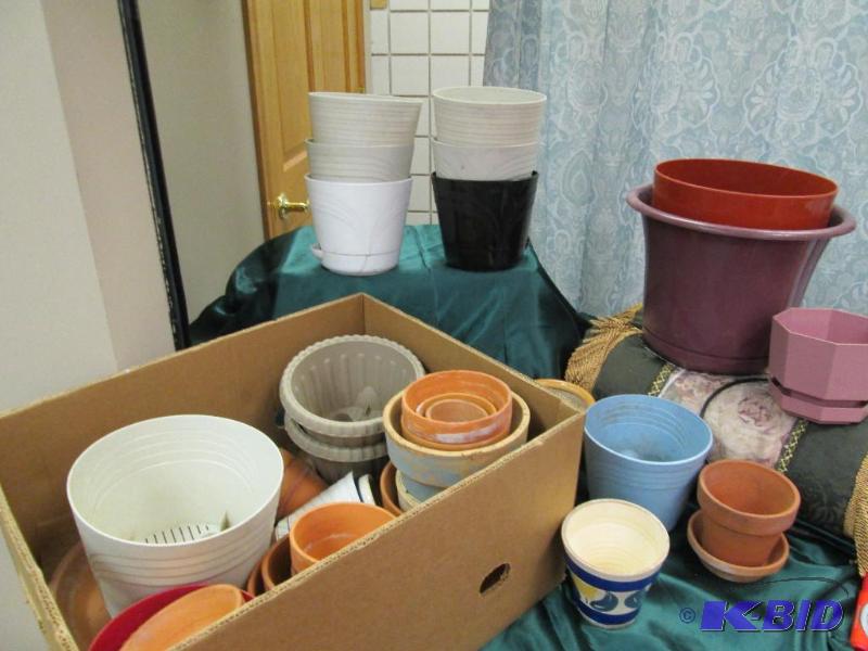 Assortment of pot for plants...