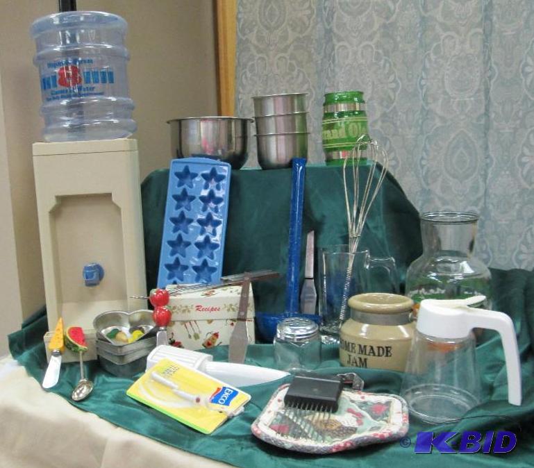 Mini water dispenser, small heart shape pans,...