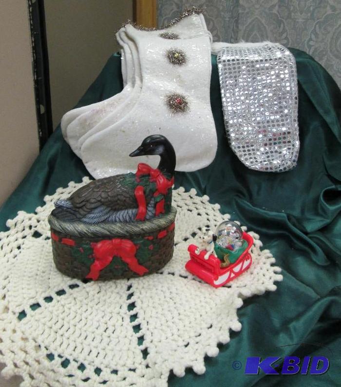 Loon sitting on a basket ceramic, Christmas s...