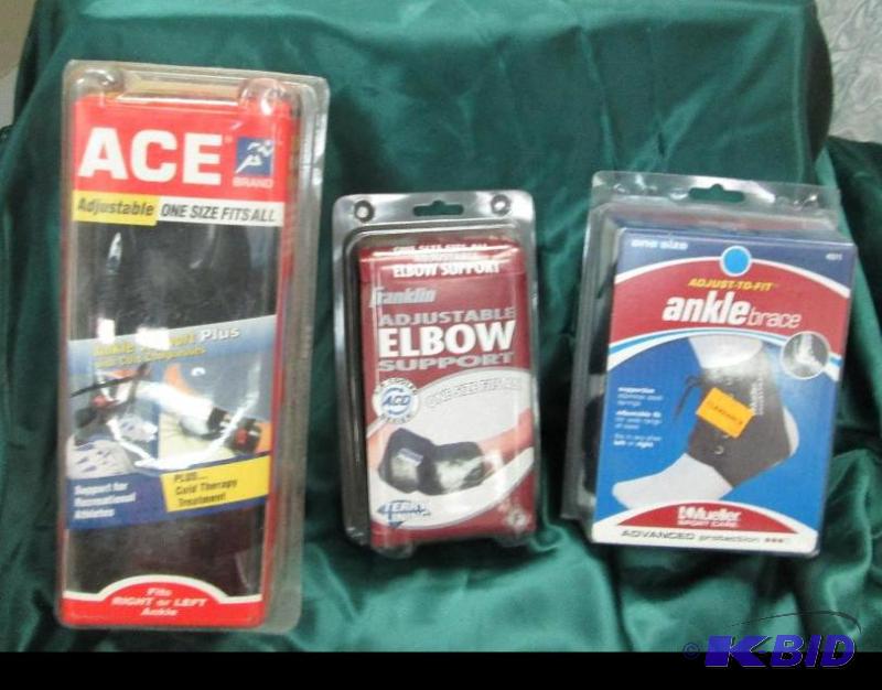 Ace Adjustable ankle support Plus with cold c...