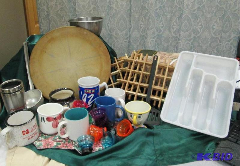 Pampered Chef stone, wooden hot pans, assortm...
