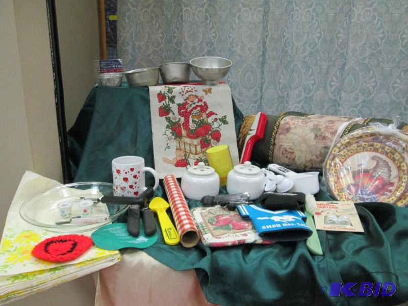 Measuring spoons and cups, can opener, coffee...