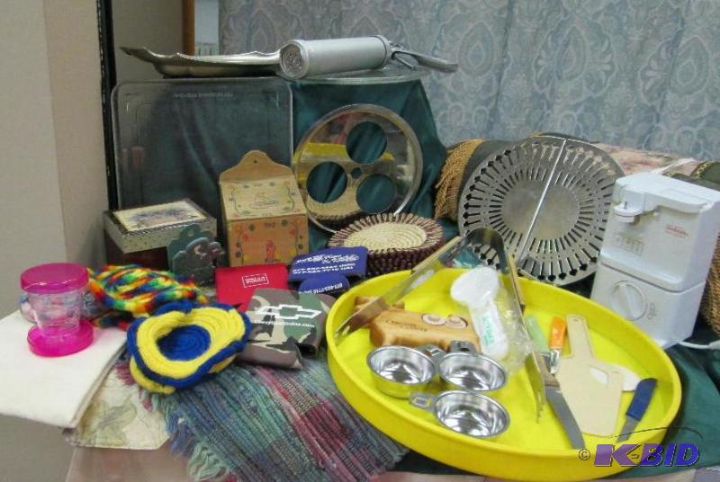 Electric can opener, Peering knives, shape of...