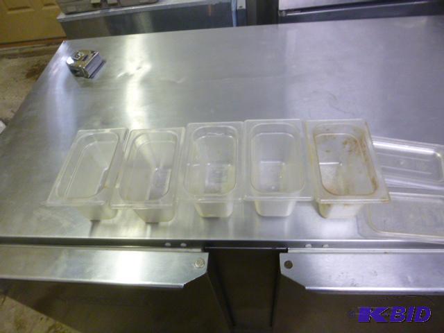 lot 23 image: Five Deep Pans with Two Lids Ninth size X 4&q...