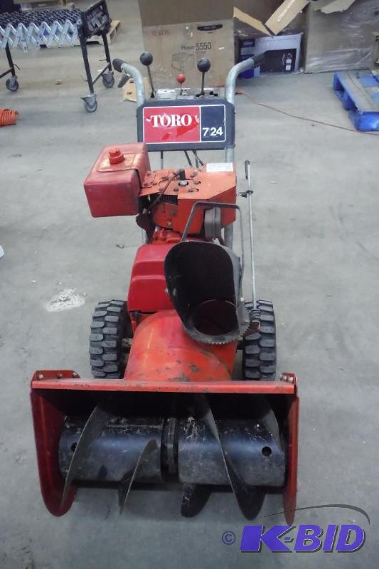 Toro 724 self propelled sno blower