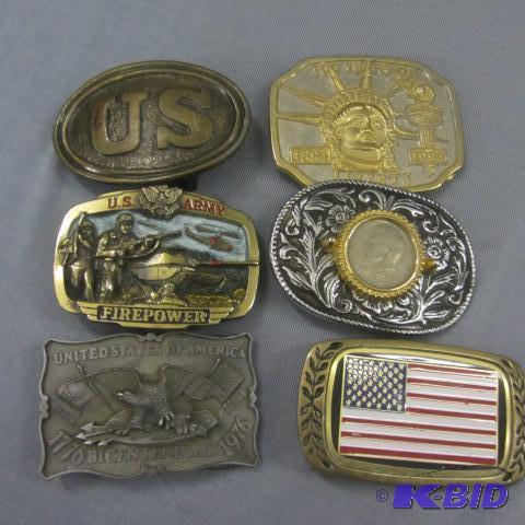 lot 15 image: US Army, Patriotic Buckles