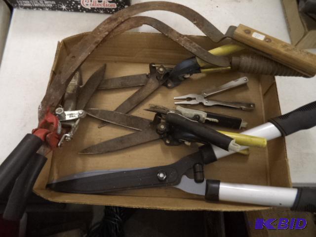 lot 101 image: Gardening Tools