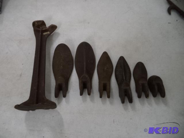 lot 104 image: Cast Iron Shoe Last