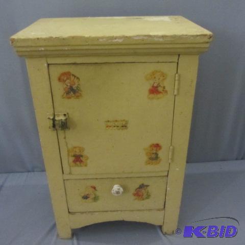 lot 11 image: Primitive Cabinet