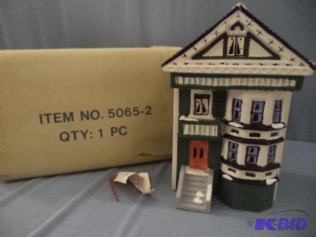 lot 128 image: Snow Village Building