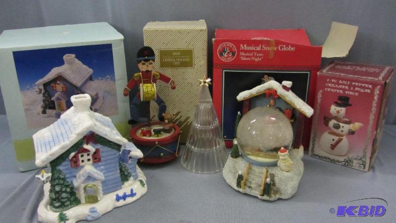 lot 148 image: Christmas Decorations