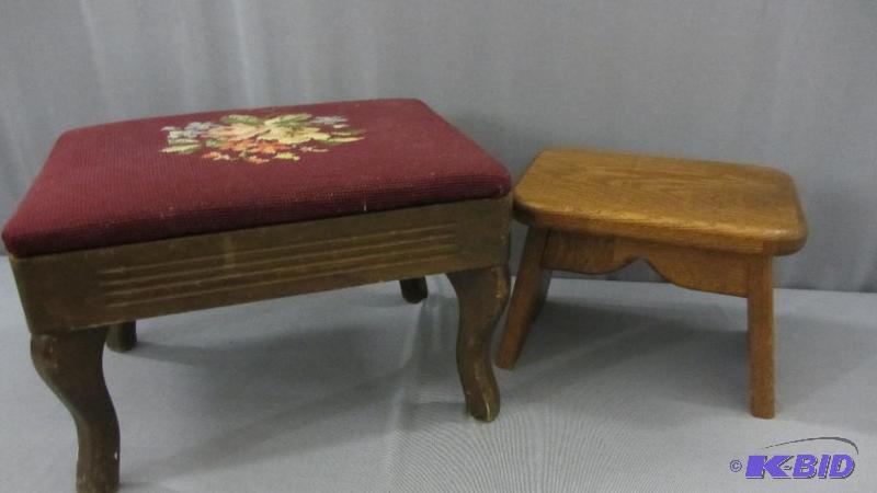 lot 163 image: Pair Stools
