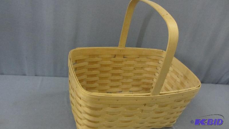 lot 184 image: Longaberger Basket