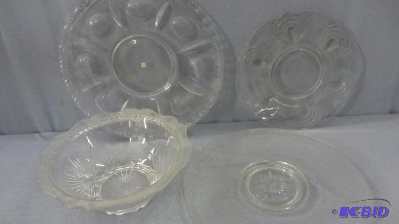 lot 194 image: Fancy Glass Plates, Bowls